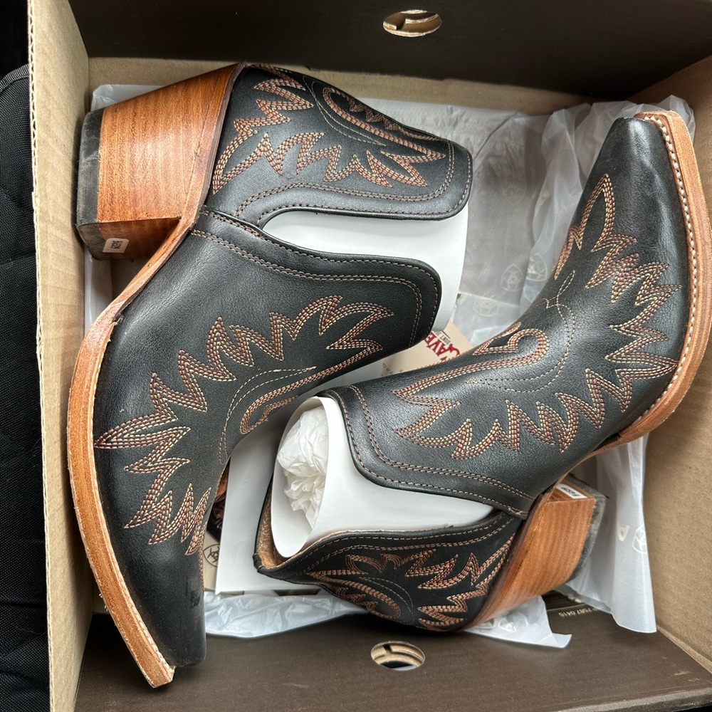 Arita Dixon Brooklyn Black 9.5 B Medium